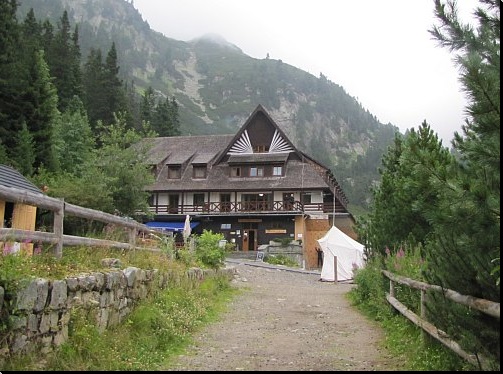 Popr�di-tavi h�z