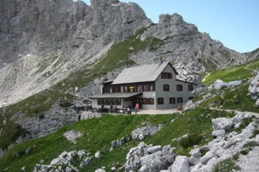 Rif. Sonnino al Coldai (2132m)